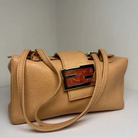 Bolso de hombro Fendi Mamma Baguette de cuero rosa ref.1597905 - - Picture 2 of 8